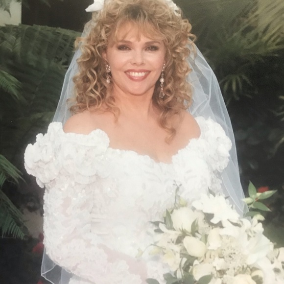 Designer wedding gown and Veil. - Picture 2 of 8